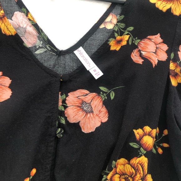 Xhilaration Floral Front Tie Crop Top Size M - Picture 4 of 4